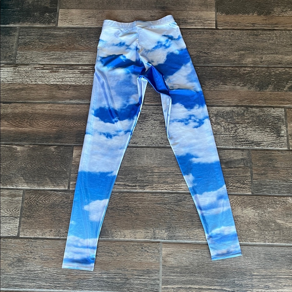 BlackMilk leggings with white clouds and blue sky print M - Picture 8 of 8